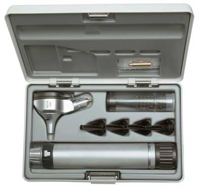 HEINEBETA200FibreOpticOtoscopeSetWith25VBETABatteryHandleInAHardCase